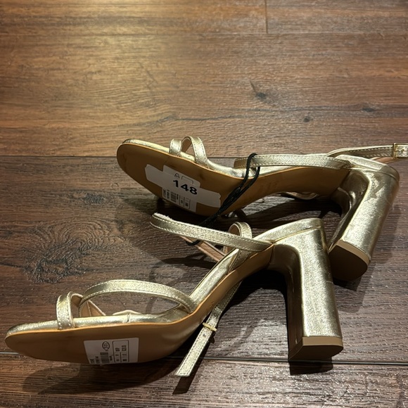 Ottod’Ame NWT Gold Strappy Sandal with Block Heel. - Picture 8 of 9